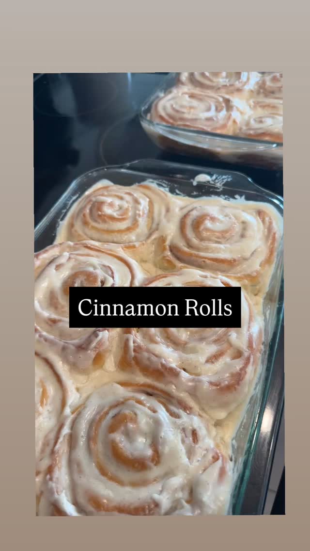 Nothing better in a crisp, cold holiday morning than fresh baked cinnamon rolls.  Screenshot recipe at the end!
.
.
.
.
.
#thebluebonnetkitchen #cinnamonrolls #cinnamonroll #breakfast #bestbreakfast #holidays #christmasbreakfast