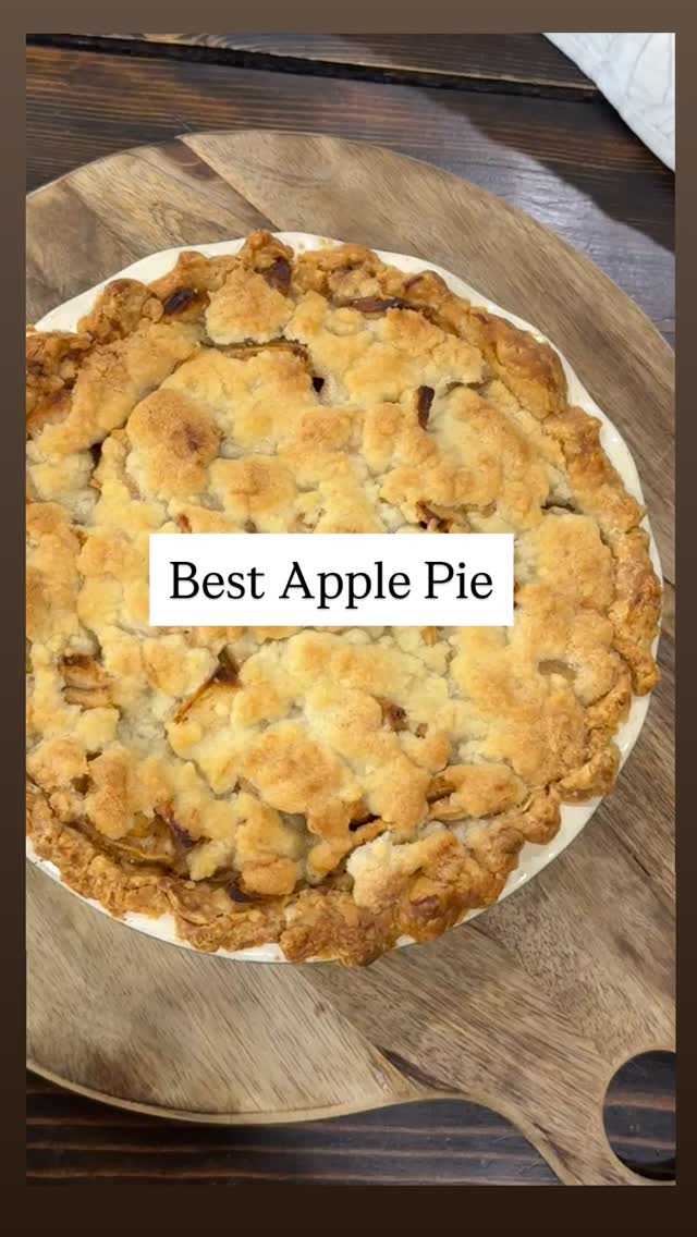 Nothing better than a fresh, warm slice of apple pie.  During the holidays I like to add fresh cranberries tossed with the apples and it’s so divine!  Did you know a traditional apple pie has a crust on top?  If it’s called a Dutch or Crumble apple pie it has a buttery sugar mixture on top.  What do you prefer?  Traditional or a crumble?
.
.
.
#thebluebonnetkitchen #applepie #applepie🍎 #thanksgivingpie #november #novemberbaking